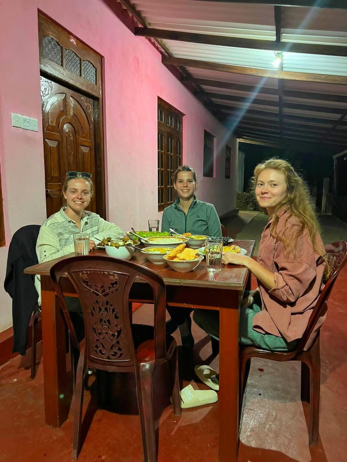 Nine Arch Homestay Элла Экстерьер фото